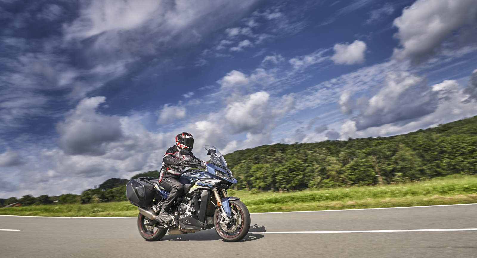 BMW S 1000 XR vs Suzuki GSX 1000 GX